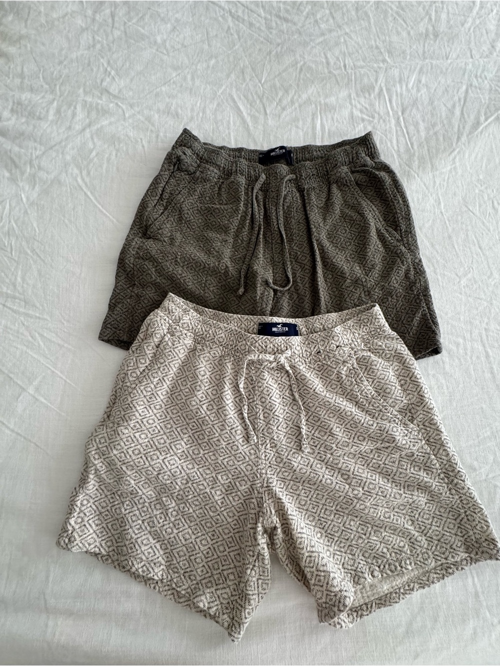 Hollister Two-Pack Men's Textured Drawstring Shorts - Beige & Olive